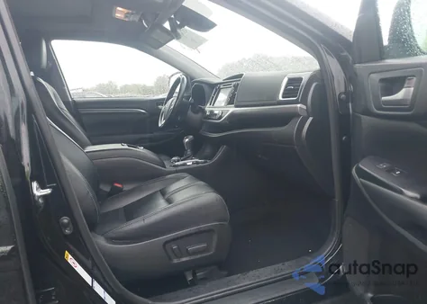 2018 Toyota Highlander Se z USA, uszkodzony, nr VIN 5TDJZRFH6JS486100